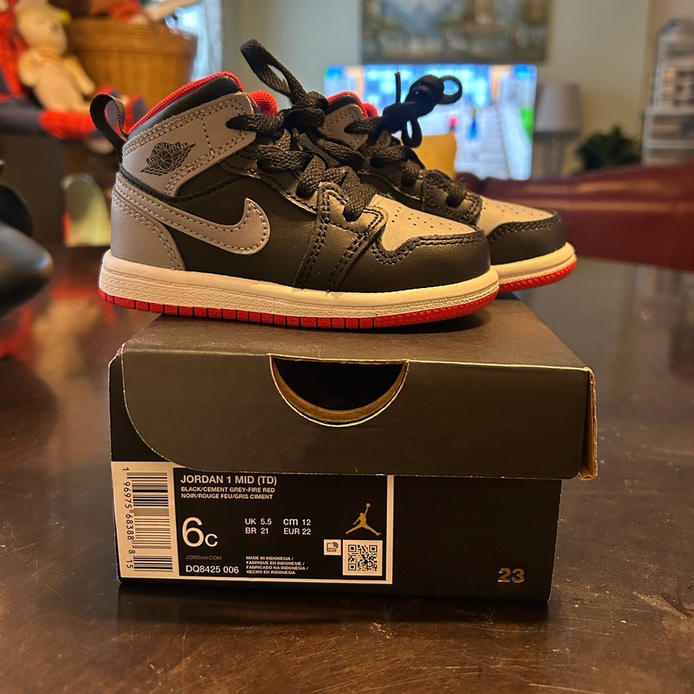 Jordan 1 mid